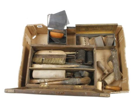 Quantity of decorator's graining tools and brushes G