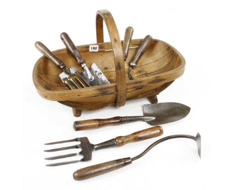 A garden trug with seven vintage gardening tools G