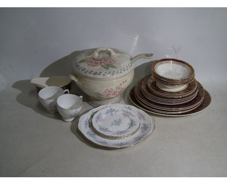Mixed ceramics to include Midwinter, Royal Winton and Colclough. [W]


NOTE: IN HOUSE SHIPPING IS NOT AVAILABLE FOR THIS LOT,