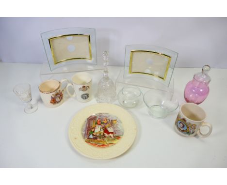 Ceramics and glassware to include Crown Devon. [W]. 


NOTE: IN HOUSE SHIPPING IS NOT AVAILABLE FOR THIS LOT, PLEASE CONTACT 