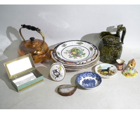 A mix lot of ceramics to include: Palissy, Wedgwood, Imperial Ware, Masons, S.Hannock & Sons. Also included in the lot is a c