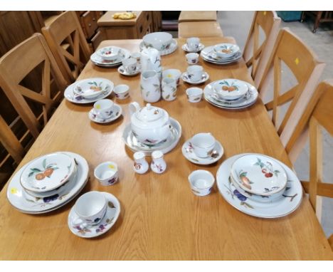 Royal Worcester Evesham pattern tea and dinner service 