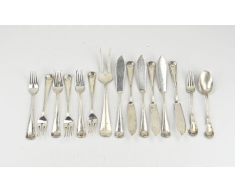 Lot of silver cutlery, 835/000, with a 6-person fish cutlery, with a fillet edge with palmet engraving. 18-21 cm. MT.: Konink