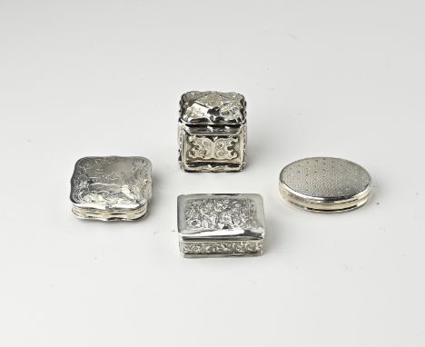 Lot with 4 silver boxes, 833/000, a rectangular loderein box decorated with engraving, jl.':r:1876, and engraving on the bott