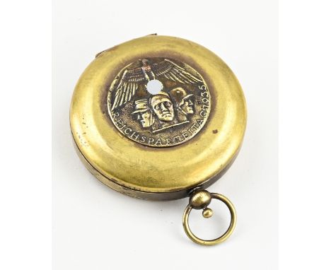 German brass compass. Reich Party Tag 1935. Marked with German eagle + swastika. 20th century. Size: 1.7 x Ø 6.3 cm. In good 