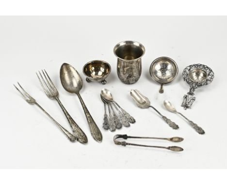 Lot of various silver, 835/000, with a children's cup in the shape of a tulip, tea strainer with drip tray, a tea strainer wi