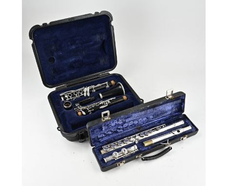 Two musical instruments in case. 20th century. 1x Clarinet, Selmer USA CL 300. 1x Flute, Gemeinhardt Elkhardt, plated, slight