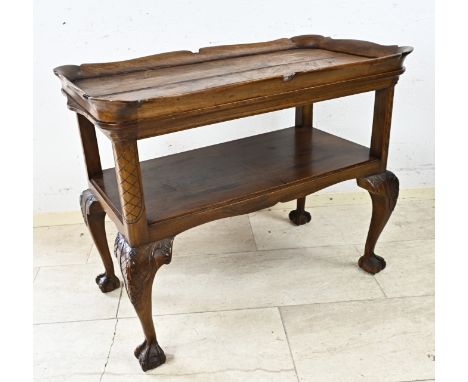 Antique English mahogany Chippendale style tea table with claw feet. Dimensions: 70 x 87 x 50 cm. In good condition.
