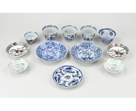 Lot of twelve parts Chinese porcelain cups and saucers. Among other things; Imari, kang xi, cheng lung. Share well, share hai