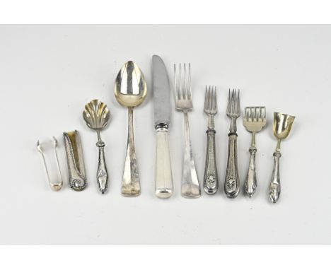 Lot of silver scoops with a knife, fork and spoon, Haags lofje, 2 forks with a decorated silver handle, 3 serving parts with 