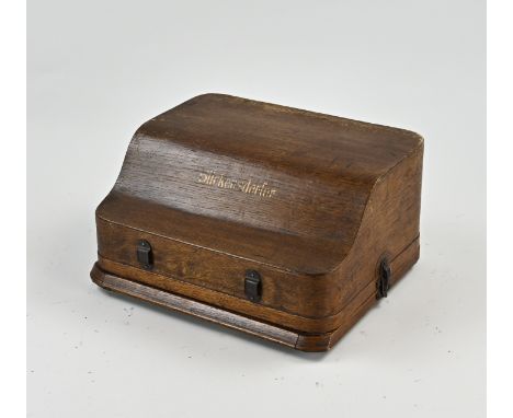 Antique American typewriter Blickensderfer Cheapside London, made in USA. Dimensions: 19 x 28 x 33 cm. In good original condi