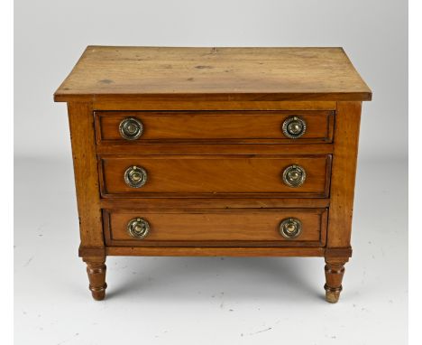 French or German cherry wood Louis Seize model chest of drawers with original ring fittings. Circa 1800. Size: 39 x 27 x 42 c