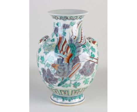 Large Chinese porcelain vase with phoenix and floral decor. With double blue bottom ring. Size: H 33 cm. In good condition.