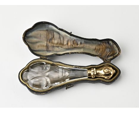 Fragrance flask with gold in cassette, 585/000. A crystal reclining flask, contoured model, with decorated yellow gold collar