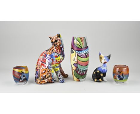 Five parts Goebel design. Germany. Second half 20th century. 1x Kat, R. Wachtmeister. 1x Big cat, guild polychrome. 2x Goebel