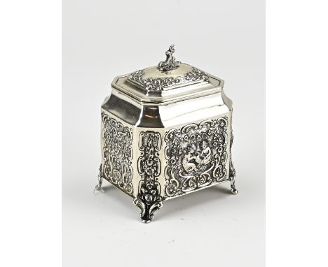 Beautiful silver box, 835/000, octagonal model with floral decor and an image with putti on the front and back. The box is pl