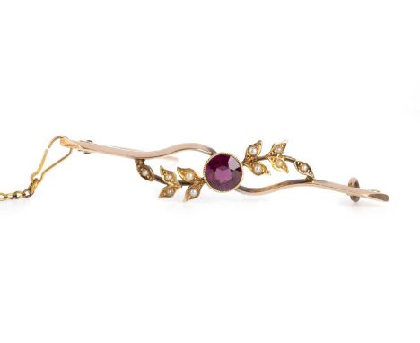 RHODOLITE GARNET AND SEED PEARL BROOCH, set with a central rhodolite garnet flanked by seed pearl spray sections, in fifteen 