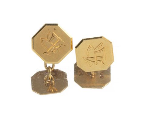 PAIR OF GOLD CUFFLINKS, formed by octagonal panels, with engraved monogram, in eighteen carat gold9.9g