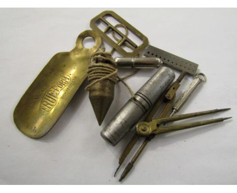 BOX CONTAINING A COMPASS, A BRASS SHOE HORN ETC