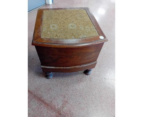 VICTORIAN MAHOGANY COMMODE