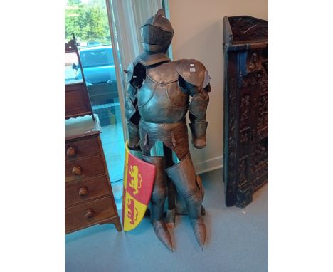 REPRODUCTION FRENCH STYLE SUIT OF ARMOUR