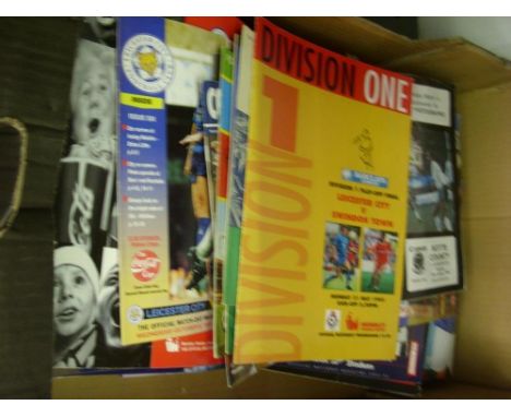 Leicester City, a collection of over 100 football programmes, mainly big match and cup issues, souvenir publications etc, als