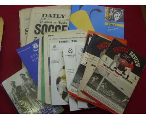 Manchester Utd, a collection of football programmes and memorabilia, the programmes (29) include, 1949/50 Man Utd v Chelsea, 