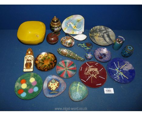 A small quantity of enamel ware to include; trinket dishes, an enamel spoon (some losses), two Cloisonne trinket pots; one ow