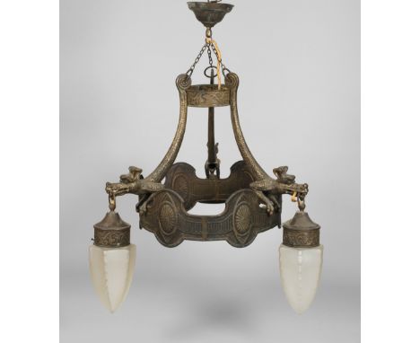 Deckenlampe um 1910, Gehäuse aus Bronze, mehrteilig gegossen und montiert sowie bräunlich patiniert, abgehängter, ornamental 