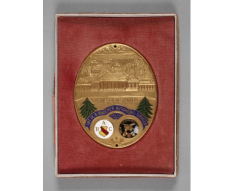 Plakette AVDdatiert 1929, Hersteller B. H. Mayer Pforzheim, Messing goldbronziert, reliefiert und teils farbig emailliert, an