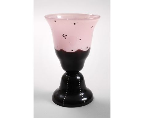 Fußvase Dagobert PecheEntwurf um 1912, Hüttenvariante um 1916, Ausführung Loetz Wwe. Klostermühle, farbloses Glas mit roséfar
