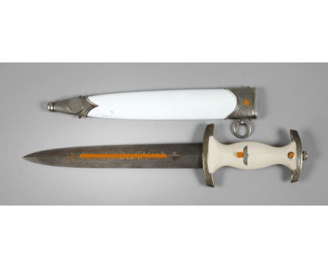 Geschenkdolch 3. ReichMuseumsanfertigung, um 1970, zweischneidige Damastklinge, Avers mit Devise, Revers "Kameradschaft ist a