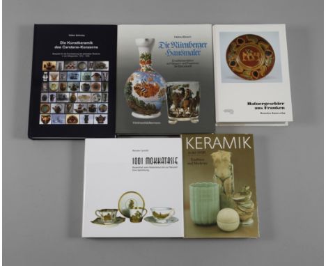 Fünf Fachbücher Kunsthandwerkbestehend aus 1) Die Kunstkeramik des Carstens-Konzerns von Volker Zelinsky, 2) Die Nürnberger H