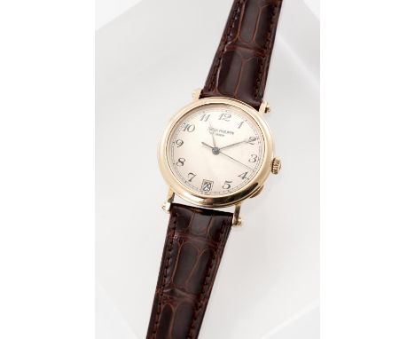 Patek Philippe Genève, montre-bracelet Calatrava officier automatique en or rose .750, n° 5053R-001. Guichet de date à 6h, n°