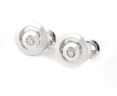 Chopard, paire de boucles d'oreilles "Happy spirit" de la collection Happy Diamonds en or gris .750 verre saphir et 1 diamant