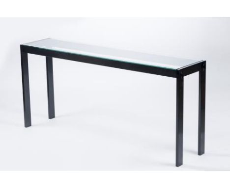 Console rectangulaire en métal noir et plateau en verre. H. 82.5x179.5x40 cm. MeublesFurnitureMöbel