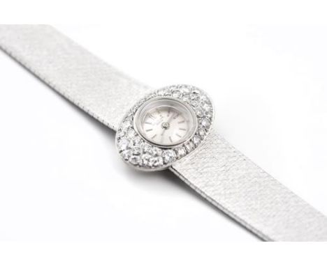 Patek Philippe, montre de dame en or blanc .750, cadran rond avec index bâton, lunette serties de diamants pour un total de e