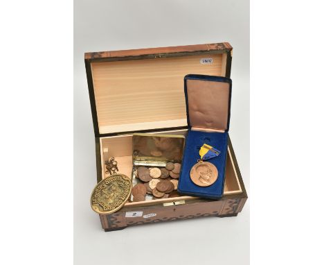 A SMALL WOODEN CHEST WITH CONTENTS, to include a cased Elizabeth II Bailiwick of Guernsey 2006, Five Pounds' coin in a protec