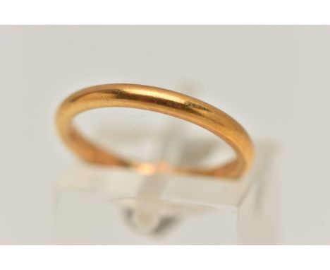 A 22CT GOLD BAND RING, plain polished thin band, approximate width 2mm, hallmarked 22ct Birmingham 1949, ring size K, approxi