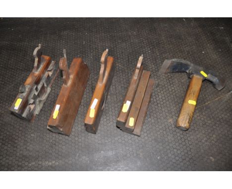 FOUR VARIOUS VINTAGE WOODEN PLANES, along with a PW Walker number 3 adze tool (5)