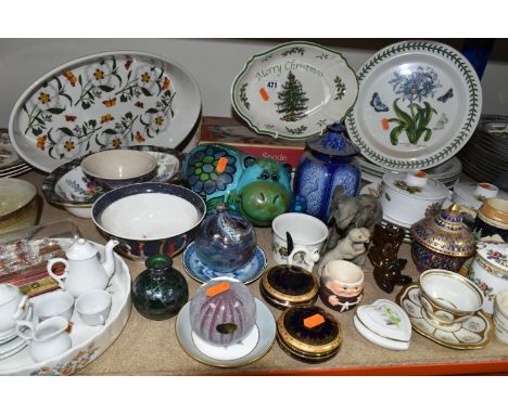 A GROUP OF NAMED TABLEWARE AND ORNAMENTS, comprising a Hutschenreuther 'Bruges' cup and saucer with gold gilt design on a cre