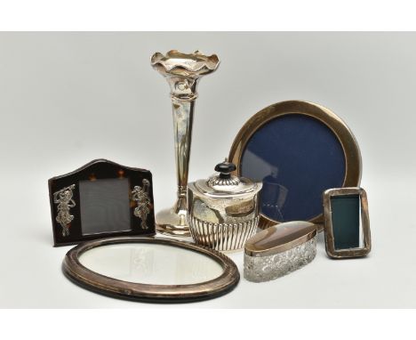 A SMALL PARCEL OF 20TH CENTURY SILVER, comprising a small oval tea caddy with hinged cover, reeded decoration, maker William 