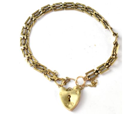 A vintage 9ct gold gate bracelet with heart shaped clasp, length 18cm, approx 8.2g.