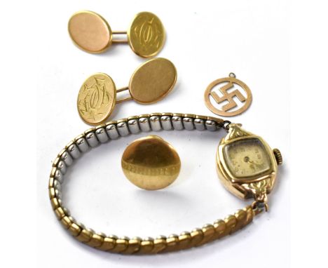 A pair of 18ct gold oval cufflinks with inscribed monogram 'GIW' to one side, together with an 18ct gold stud, combined appro
