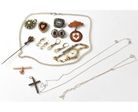 Various items of jewellery to include a 15ct gold T-bar and chain, a 9ct gold cased ladies' wristwatch by Whittles on a gold 