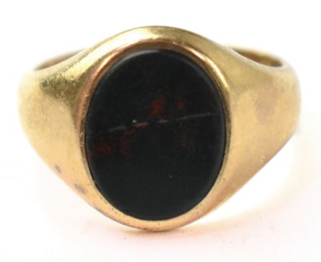 A gentlemen's vintage 9ct gold goldstone inset signet ring, size P, approx 5.8g. CONDITION REPORT the goldstone has a deep su