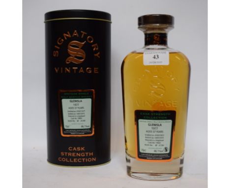 A bottle of Signatory Vintage Speyside single malt Scotch whisky, Glinisla, 1977, bottled 2015, aged 37 years, 46.1% vol, wit