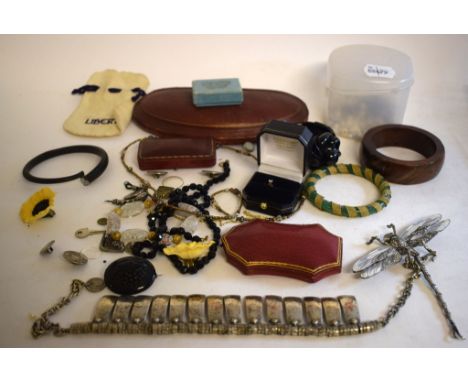 An 18ct gold and diamond stud earring, a Spink & Son fitted leather jewellery box, a Dent fitted leather jewellery box, other