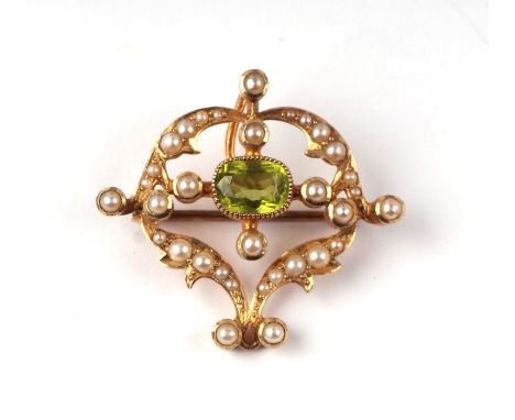 An Edwardian yellow metal mounted peridot and pearl brooch / Pendant. 4.4g