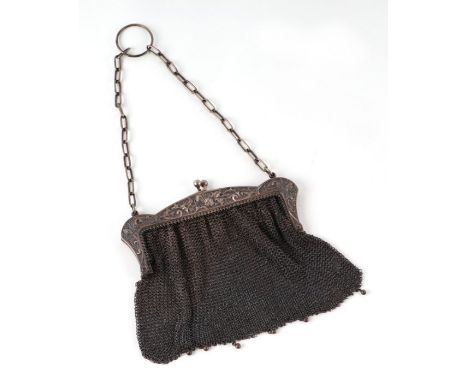 A continental 800 grade silver chain link purse, 138g.